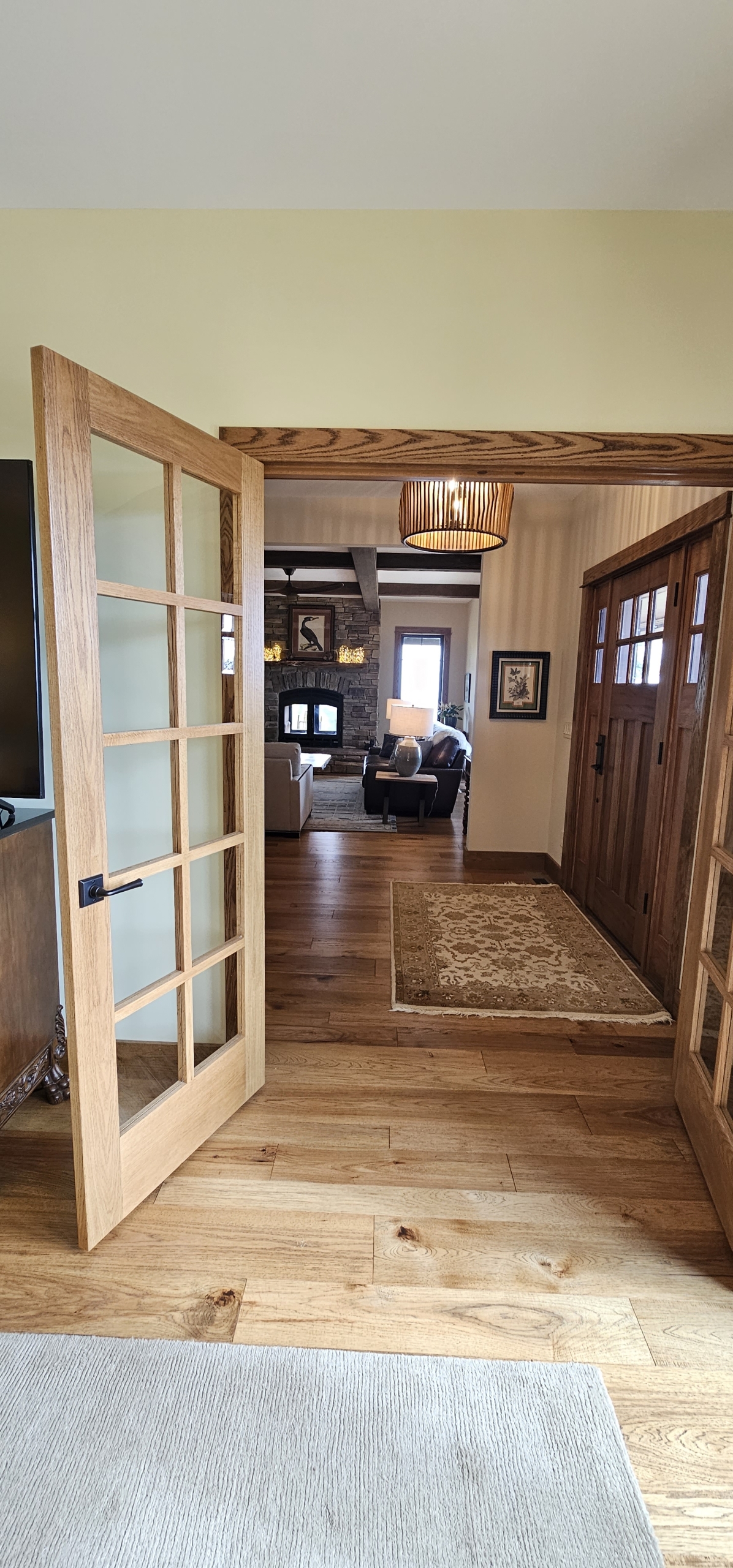 full light interior door into front foyer